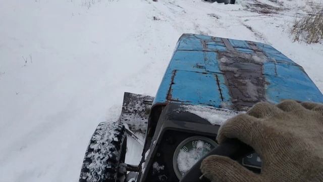 Чищу снег на самодельном тракторе !!! смотреть онлайн