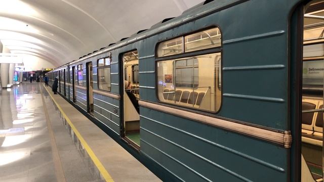 81-717.5М Перекраска Московский транспорт, 81-714.5М и 81-714.5 На станции Физтех смотреть онлайн