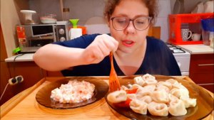 Мукбанг Пельмешки, Салатик с креветками/Как выкладывать видео в тик ток май 2023