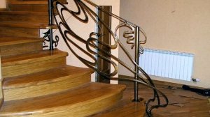 Перила 87  Деревянная лестница кованые перила Днепр фото кованые перила на деревянную лестницу Днеп