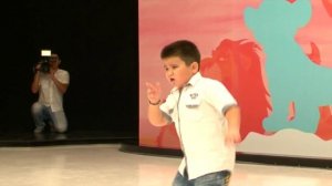 Танец Акуна Матата