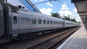 Прибытие ВЛ10-1869 на Ст. Симферополь с скорым поездом №091С Москва-Севастополь [КЖД 2021]