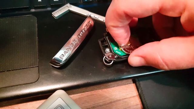 Замена батарейки в ключе ренж ровер эвок смотреть онлайн