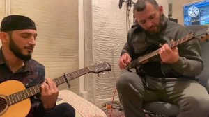 ЧЕЧЕНЕЦ И ДАГЕСТАНЕЦ ИСПОЛНЯЮТ ЗНАМЕНИТЫЙ ХИТ??