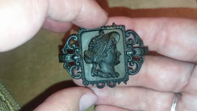 Вікторіанські брошки та інші мої знахідки на блошиному ринку Мадрида 20.11.2022. Продовження. смотреть онлайн