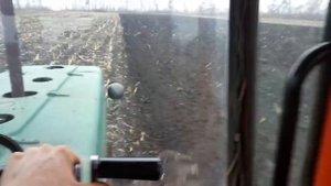 Трактор ДТ-75 и МТЗ-82 на вспашке поля после кукурузы, подсолнуха, ячменя #сельхозтехника
