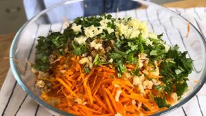 Обалденный салат из куриной грудки на Новогодний стол