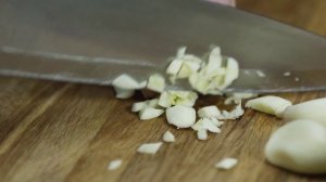 КАК употреблять чеснок для Большей ПОЛЬЗЫ.  Польза чеснока. Чеснок - АНТИБИОТИК.