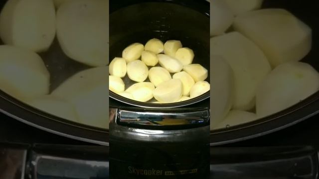 ВКУСНЫЙ МОЛОДОЙ КАРТОФЕЛЬ В МУЛЬТИВАРКЕ, КАК ПРИГОТОВИТЬ ВКУСНУЮ КАРТОШКУ #ПРОСТОЙ РЕЦЕПТ КАРТОФЕЛЯ смотреть онлайн