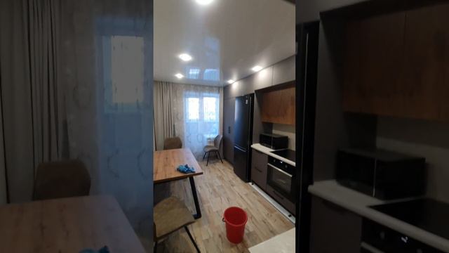 Слить воду с натяжного потолка в Благовещенске. Мастер на час смотреть онлайн