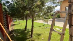 Идея бюджетного варианта хранения садового инвентаря.