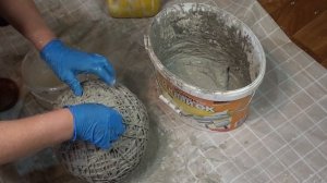 Декоративные шары светильники из цемента и веревки.