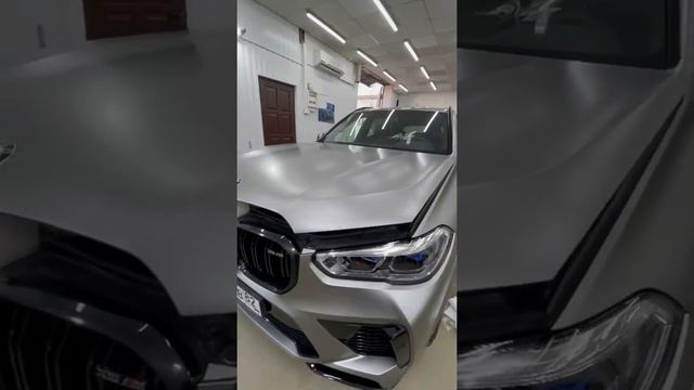 Оклейка BMW X5 матовой полиуретановой пленкой