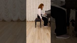 И.С. Бах Прелюдия и фуга до минор исполняет Петухова Варвара