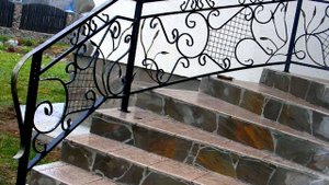 Лестница 183  Лестница для входа в дом с высоким цоколем перила кованые Днепропетровск