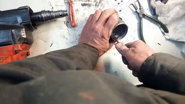Ремонт патрона перфоратора, замена подшипника ствола смотреть онлайн