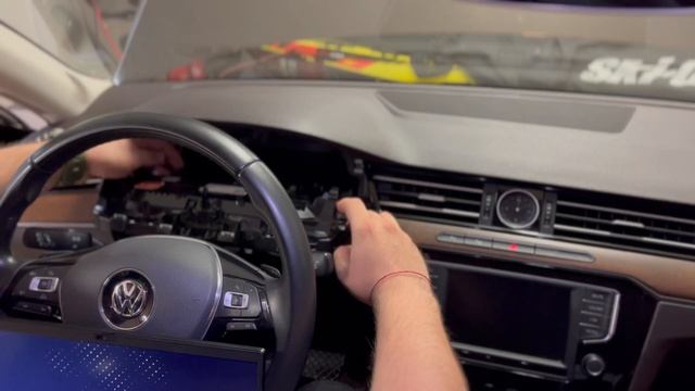 IMMO V Adaptation: Analogue to Digital Dashboard Exchange Using the ABRITES RH850/V850 Programmer смотреть онлайн