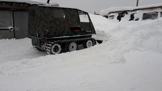 Гусеничный вездеход Хома. Чистка снега смотреть онлайн