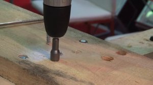 Аккумуляторный шуруповерт IskraERO HB 6142-14 LT и 150 саморез в дерево