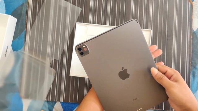 Unboxing my brand new Apple M1 IPad Pro 2021 | 11 inch space grey
