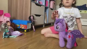 ИГРАЕМ ВМЕСТЕ С РЕБЁНКОМ // Куклы Монстр Хай