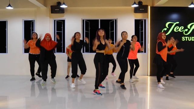 Zumba || September - Houseboyz (The Factory Team Remix) || Warm Up смотреть онлайн