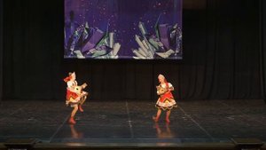 танец"Балалаечка "-Незнамова Настя, Костина Лиза