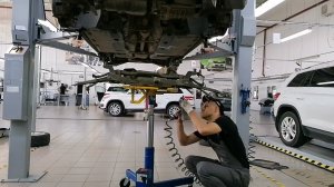 Skoda Superb ll замена переднего стабилизатора.