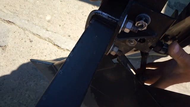 РЕГУЛИРОВКА ОКУЧНИКА ДЛЯ НАРЕЗКИ И ОКУЧИВАНИЯ БОРОЗД /Самодельный минитрактор из мотоблока. смотреть онлайн