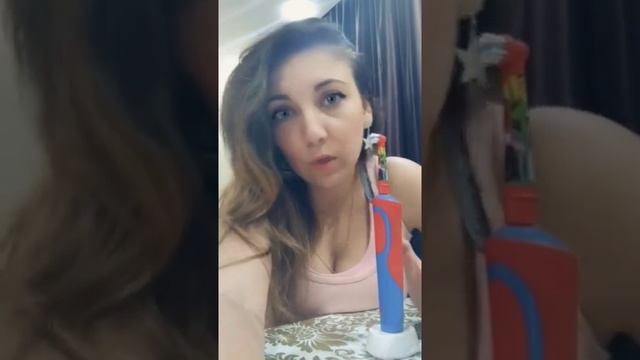Видеотзыв детской электрической зубной щетки Oral B Stages Power Cars