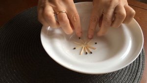 Домашние опыты. Капиллярность и спички.