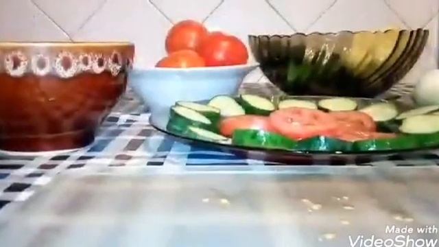 как приготовить салат из помидоров и огурцов овощной салат