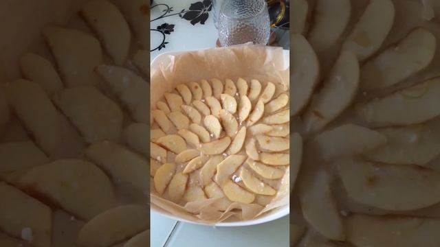 Яблочная шарлотка на ужин?? смотреть онлайн