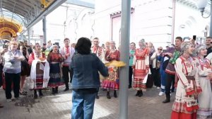 Чувашские фольклорные коллективы закружили в хоровод прямо на вокзале, толи ещё будет!