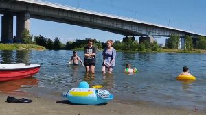 искупались в одежде