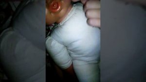 Мы дома с сестрой под одеялом