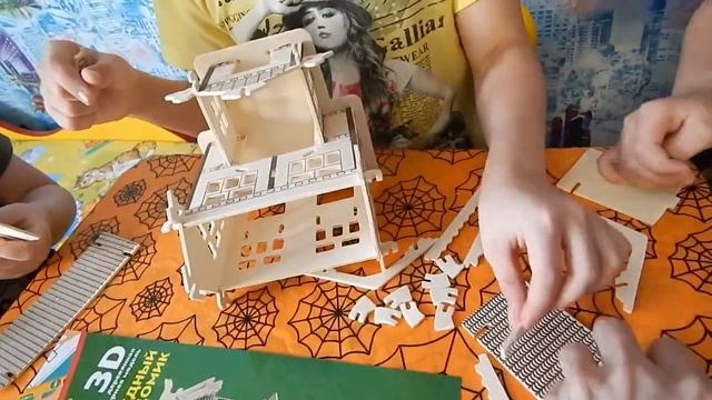 Как собрать дом из деревянного конструктора/Радужный домик