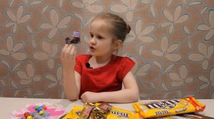 Сладости из АМЕРИКИ. Распаковка, сравнение, обзор. Miss Masha пробует SNICKERS, TWIX, M&M's из США