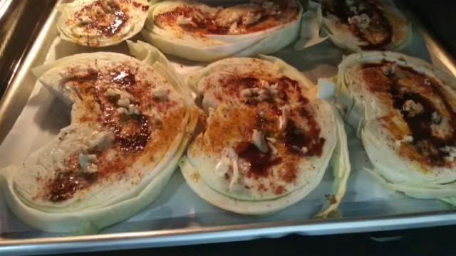 Запечённая капуста со специями и майонезом.