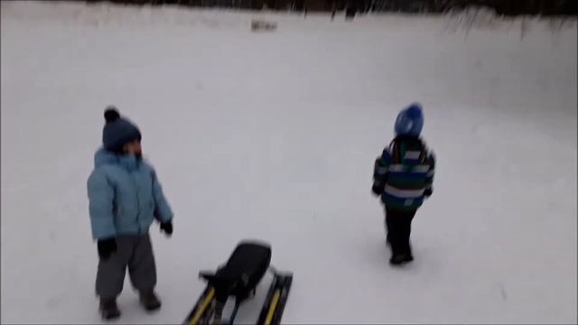 Первый раз на снегокате Аргамак и санках дети СССР смотреть онлайн