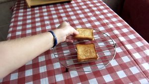 Как сделать хрустящие тосты без тостера. Гренки на завтрак