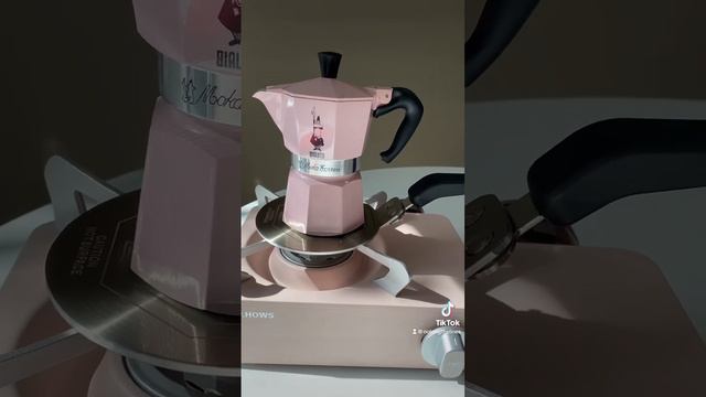 #pinkaesthetic #campstove #drhows #bialetti | Dr.Hows Twinkle Stove + Bialetti Moka Pot = Perfect ?