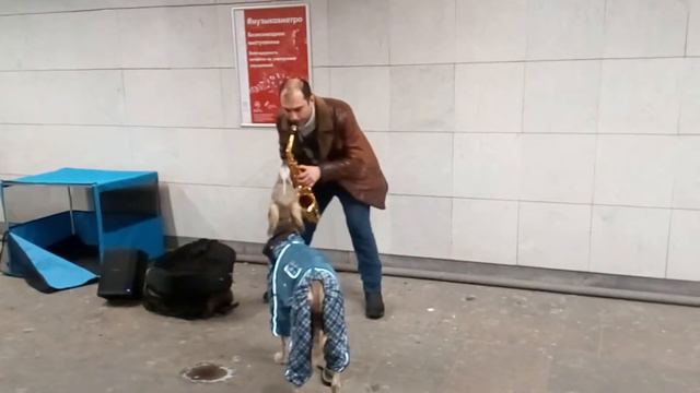 I Feel Good в переходе