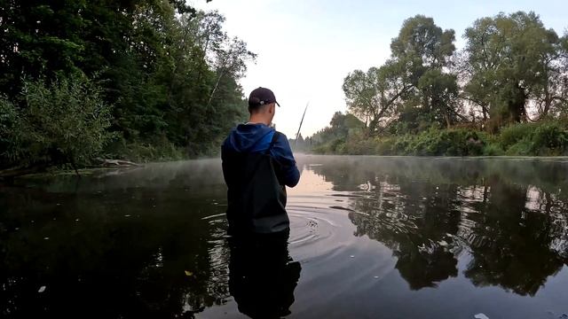Впервые надел вейдерсы для рыбалки и вышел на реку. Тестируем забродный полукомбинезон FrontMan.