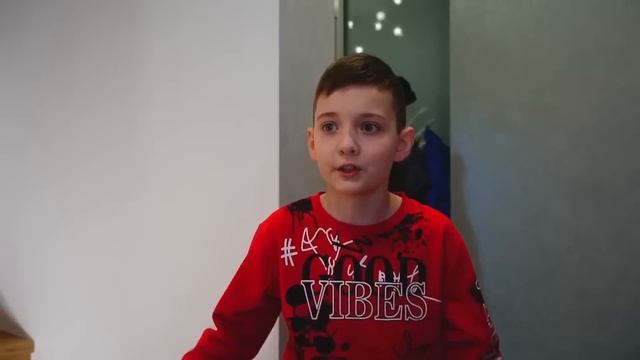 АМЕЛКА СЕ ПРЕВЪРНА В УЕНСДЕЙ! Ще съумеят ли приятелките да направят Амелка на себе си? смотреть онлайн