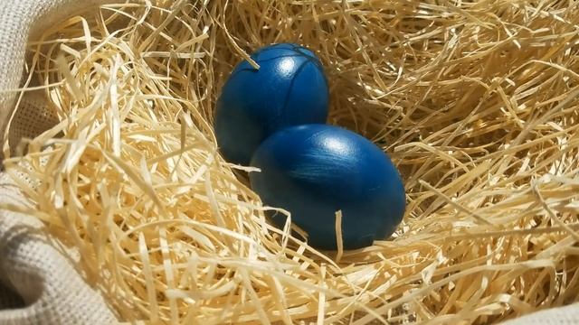 Как Покрасить Яйца на Пасху Капустой. Пасхальный декор. Красим яйца без химических красителей! смотреть онлайн