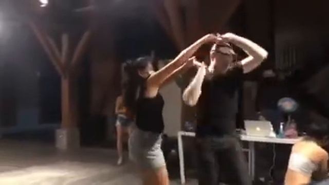 Bachata with Tim one Nimman Chiangmai on Sunday night смотреть онлайн