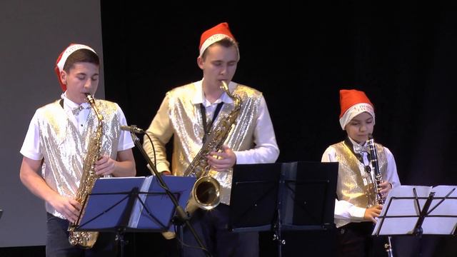 Золотой саксофон под управлением Григория Силюкова поздравляет с Новым Годом! смотреть онлайн