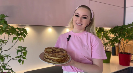 Певица Нина Фокина поделилась рецептом блинов на Масленицу