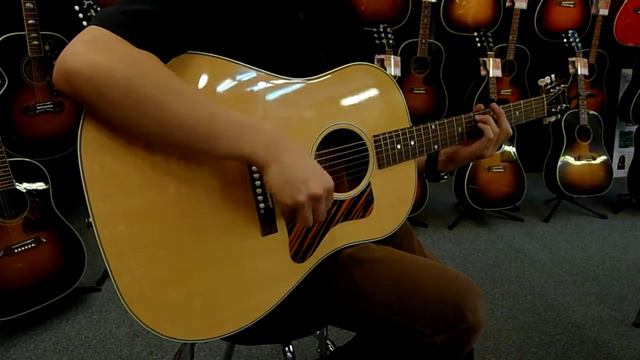 Gibson J-35 "New Model" смотреть онлайн